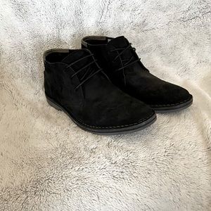 Steve Madden Chukka Boot. Black Suede. Versatile. Very lightly used.